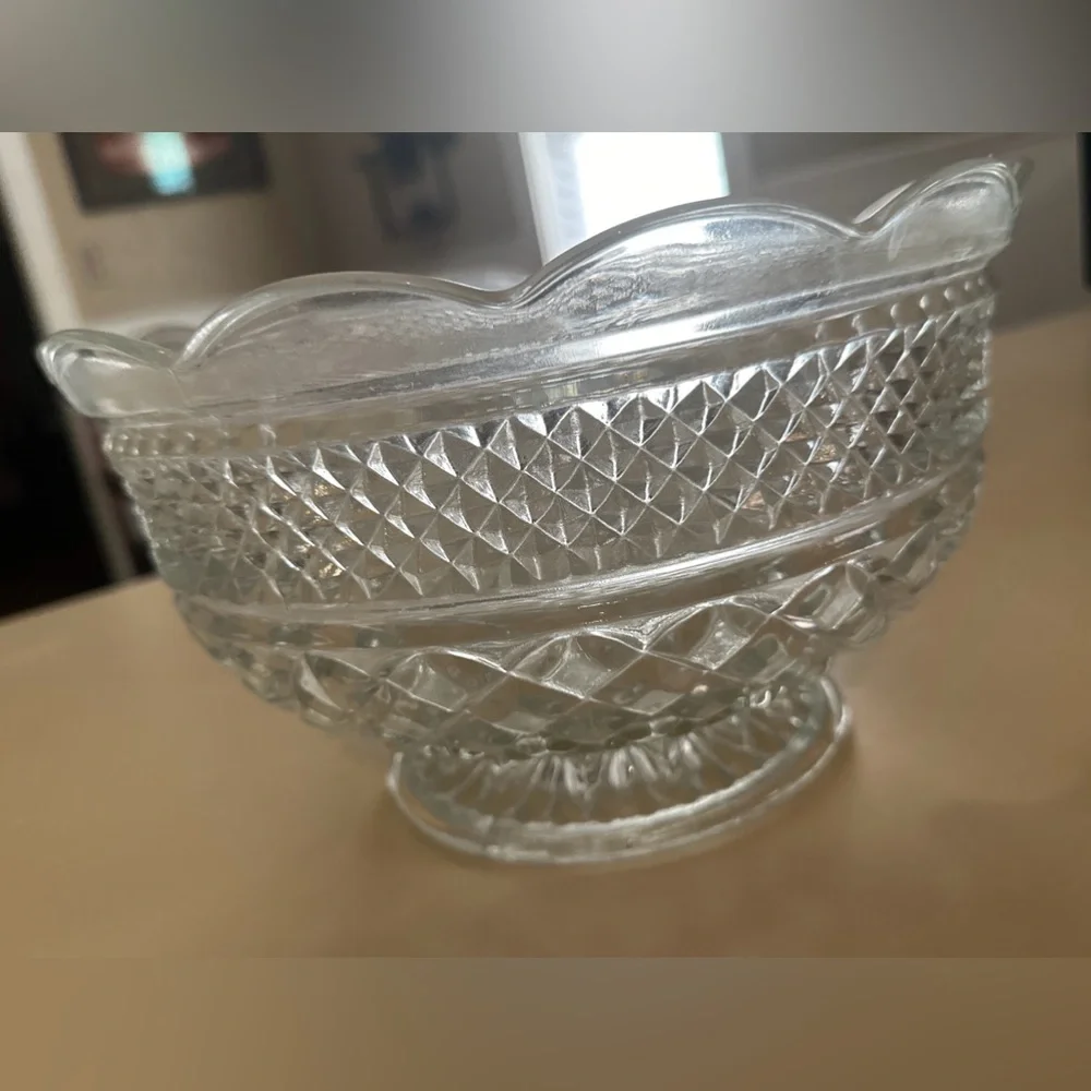 Vintage 1960’s Anchor Hocking Wexford 10" Footed Bowl - Picture 2 of 8